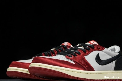 Room Home Trophy Low Jordan 1 OG Retro 1029